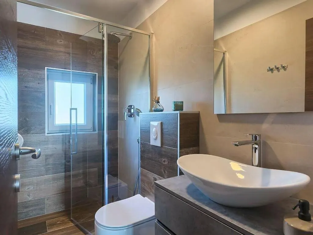 Villa Ani Comfortable Holiday Residence Sisan