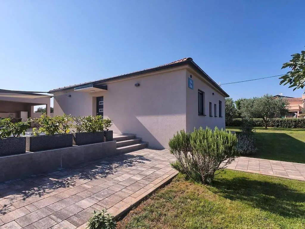 Villa Ani Comfortable Holiday Residence Sisan