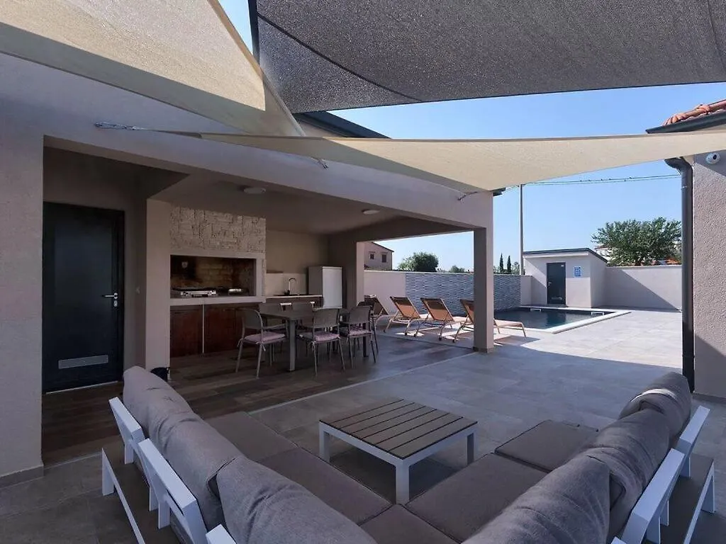 Villa Ani Comfortable Holiday Residence Sisan