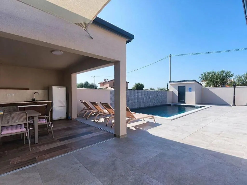 Villa Ani Comfortable Holiday Residence Sisan