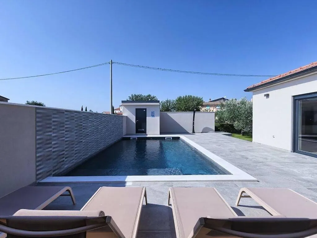 Villa Ani Comfortable Holiday Residence Sisan