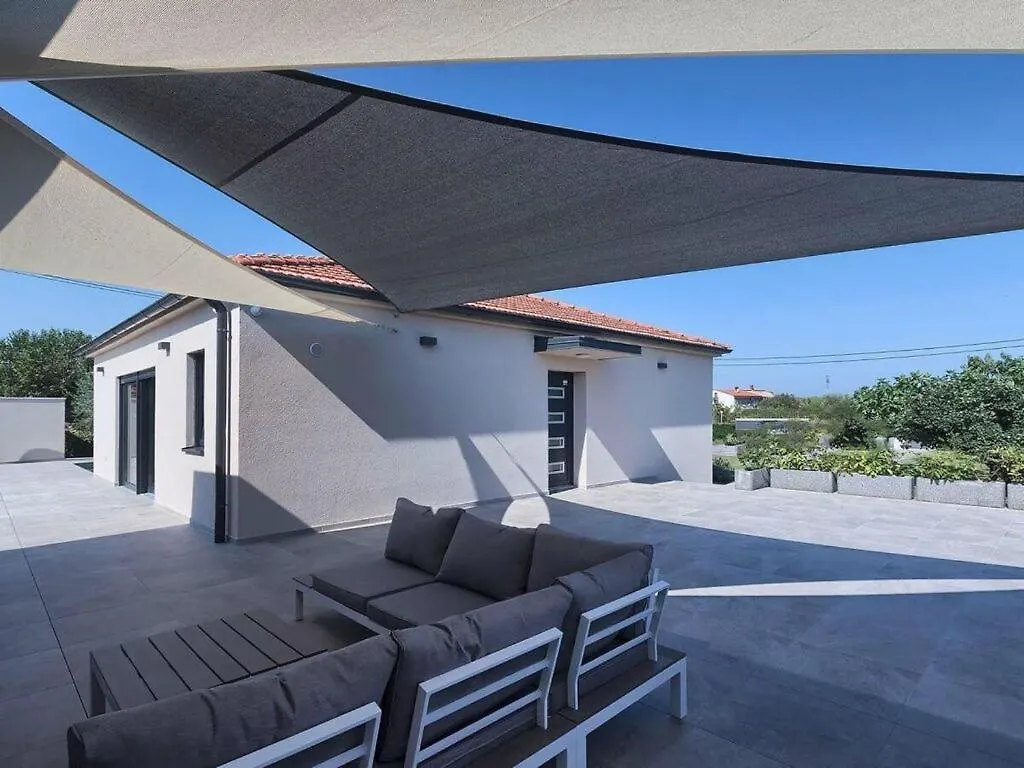 Villa Ani Comfortable Holiday Residence Sisan