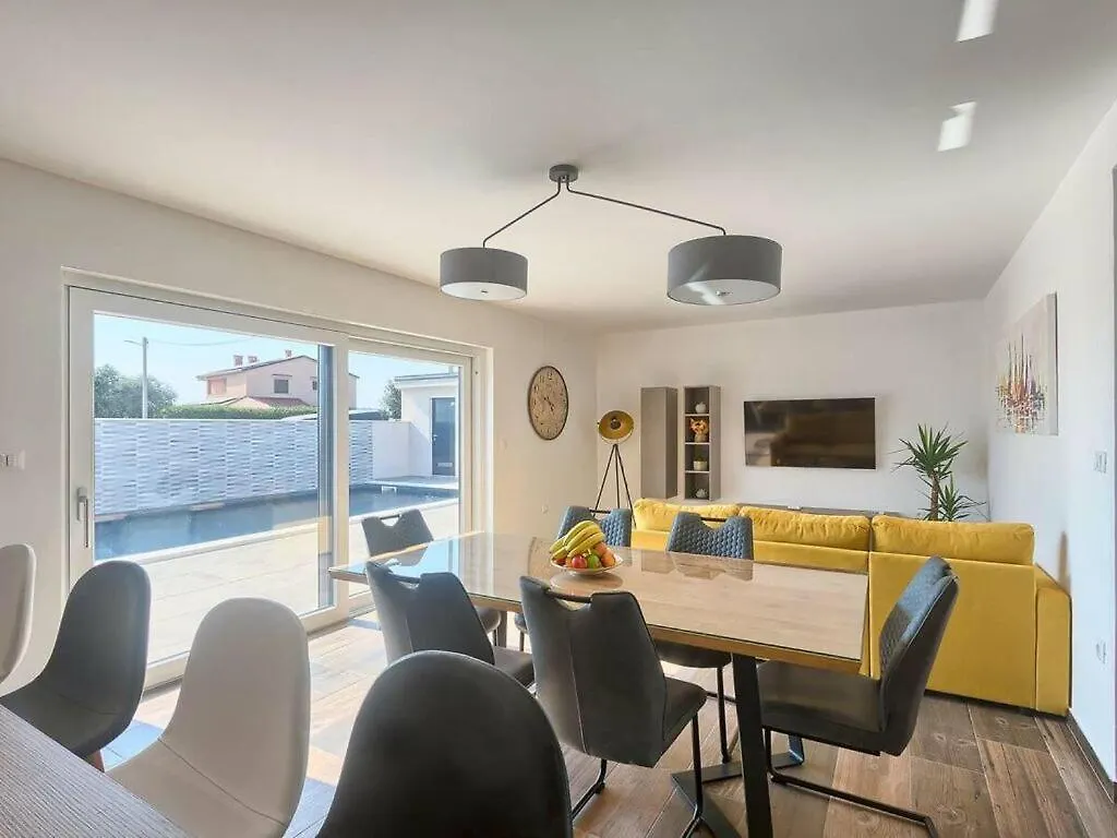 Villa Ani Comfortable Holiday Residence Sisan