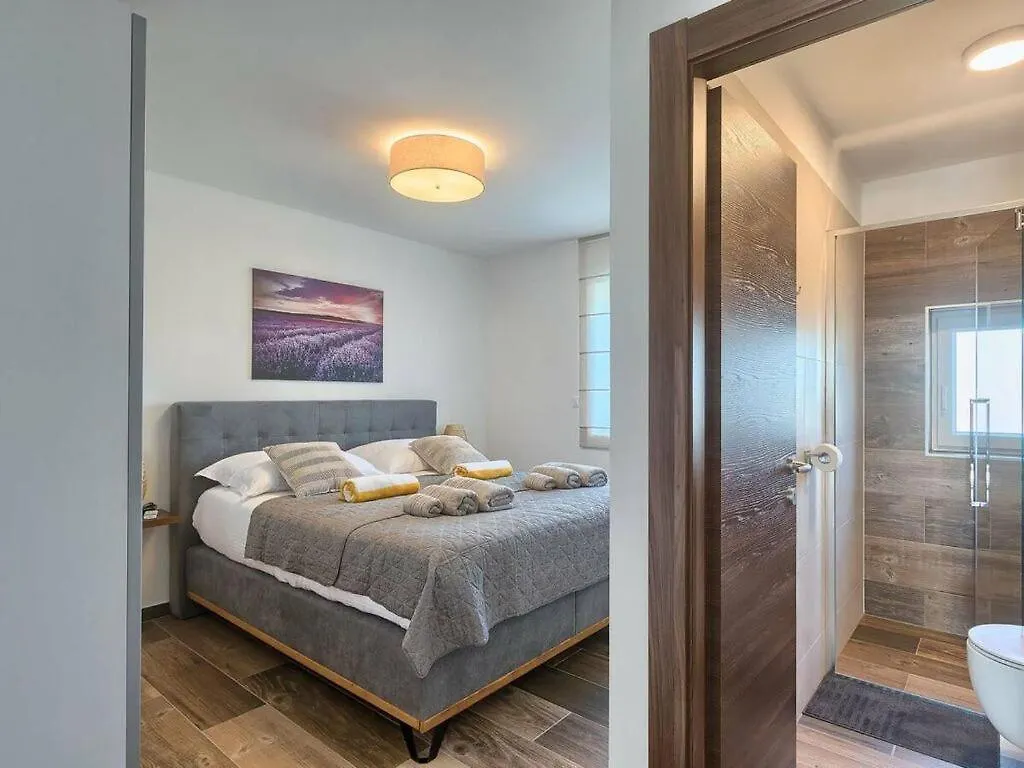 Villa Ani Comfortable Holiday Residence Sisan