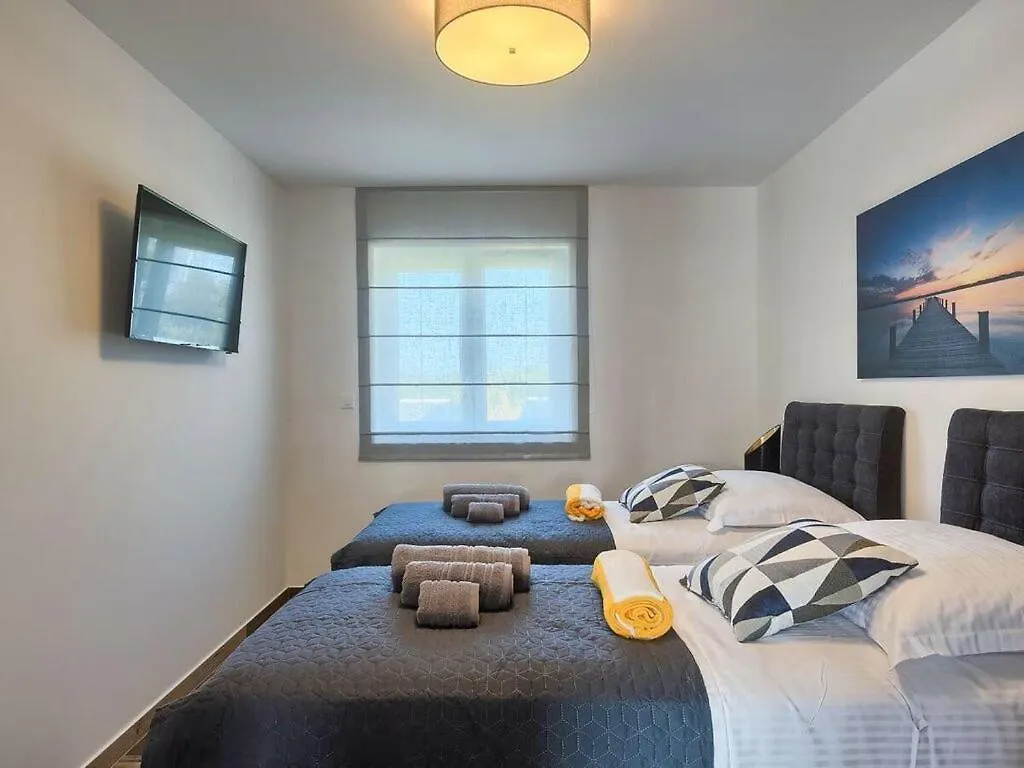 Villa Ani Comfortable Holiday Residence Sisan