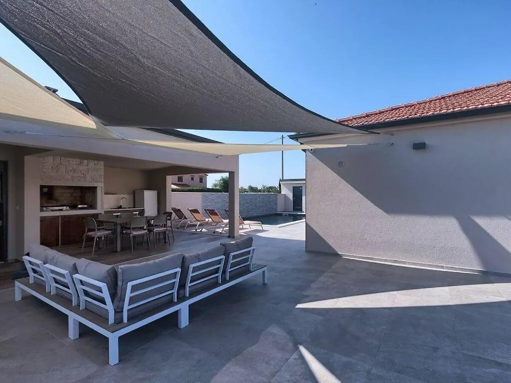 Villa Ani Comfortable Holiday Residence Sisan