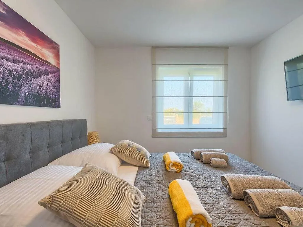 Villa Ani Comfortable Holiday Residence Sisan Croatia
